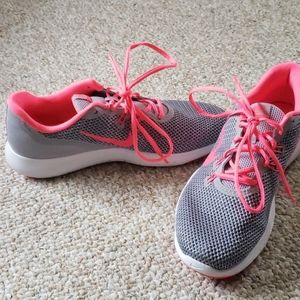 Womens Nike Flex TR7 size 9.5